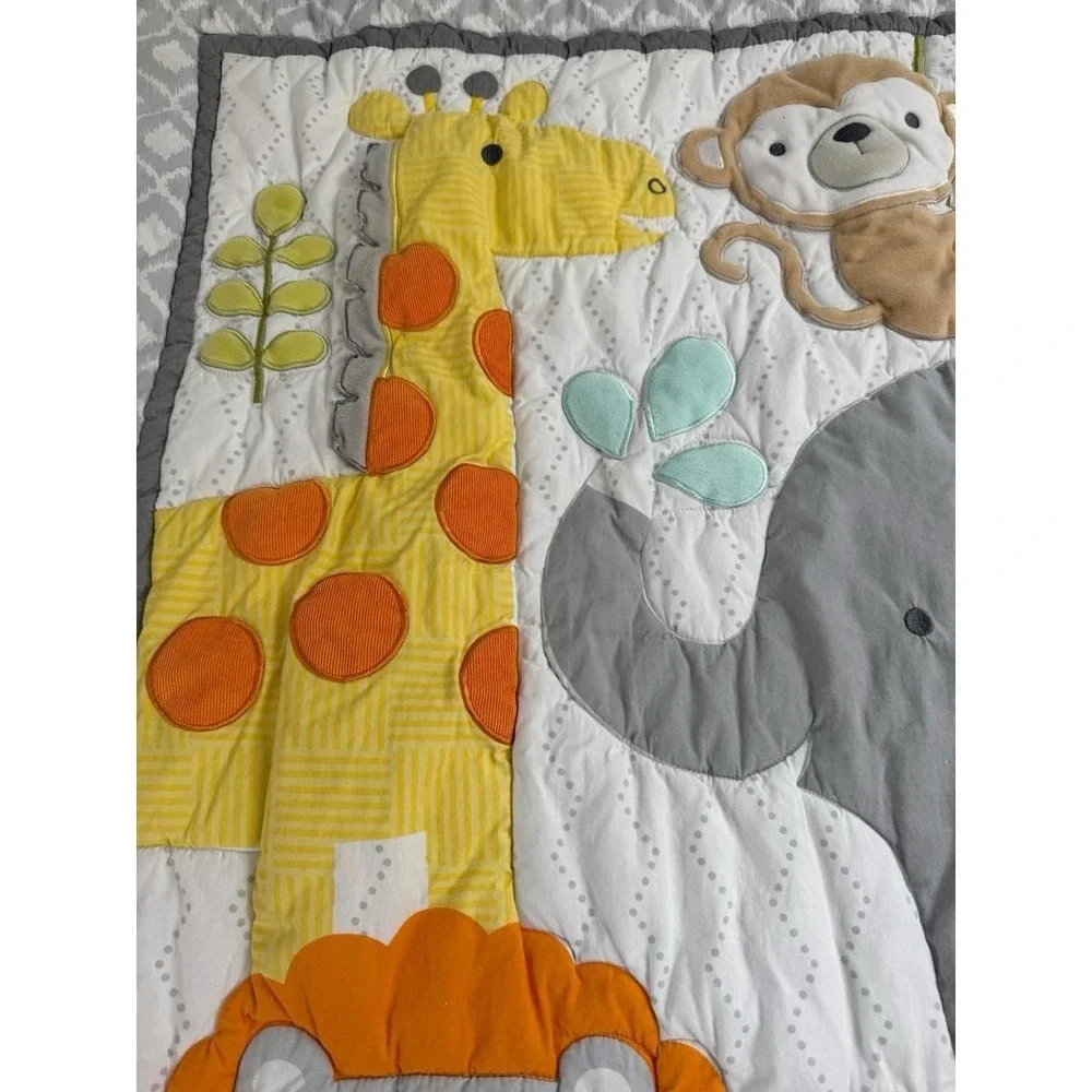 Circo Safari Jungle Animals Baby Crib Quilt Elephant Giraffe Lion Gray